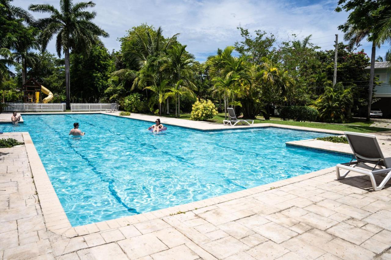 Luxury Apartments And Rooms,The Lagoons Montego Bay Exteriör bild