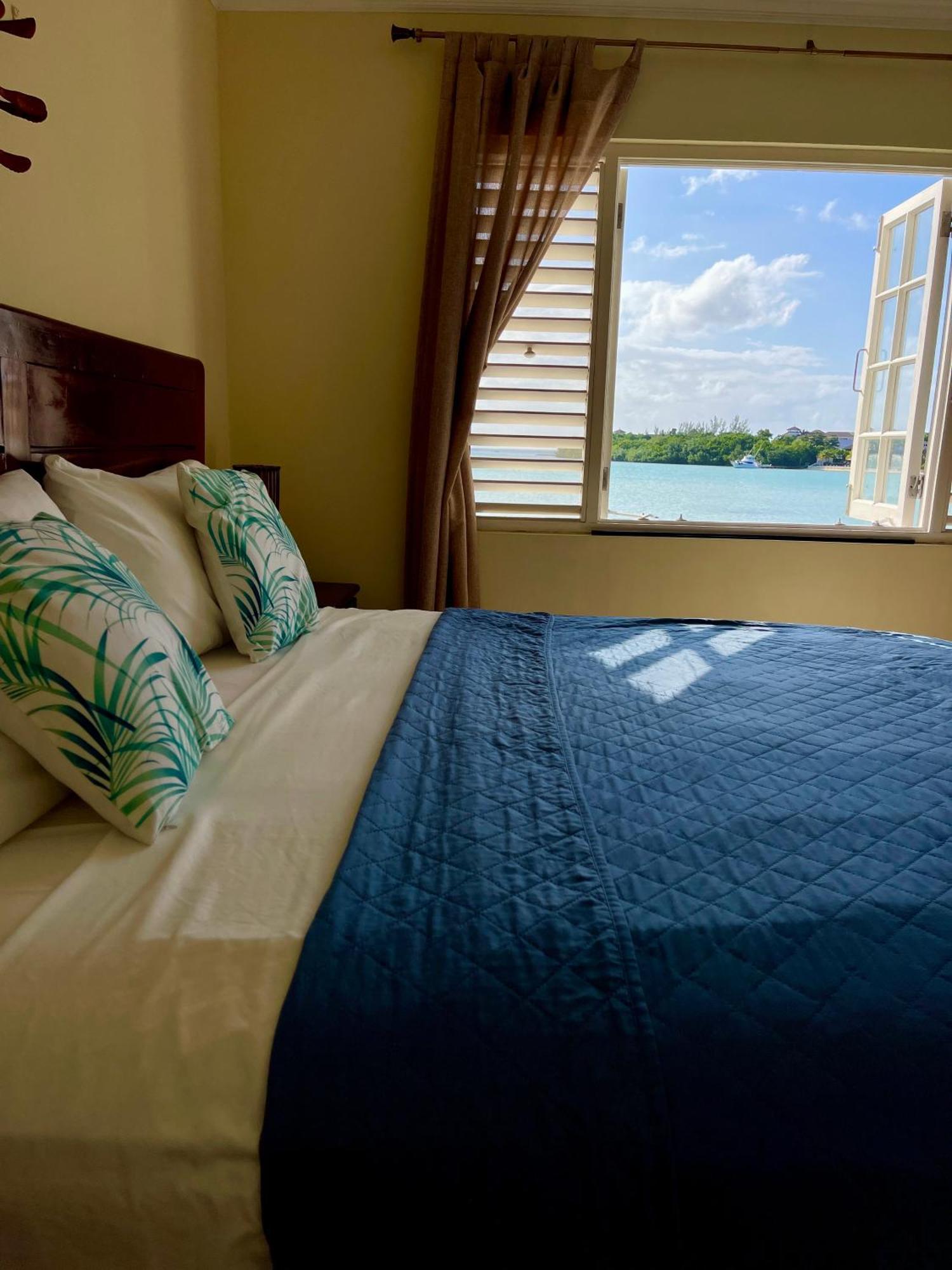 Luxury Apartments And Rooms,The Lagoons Montego Bay Exteriör bild