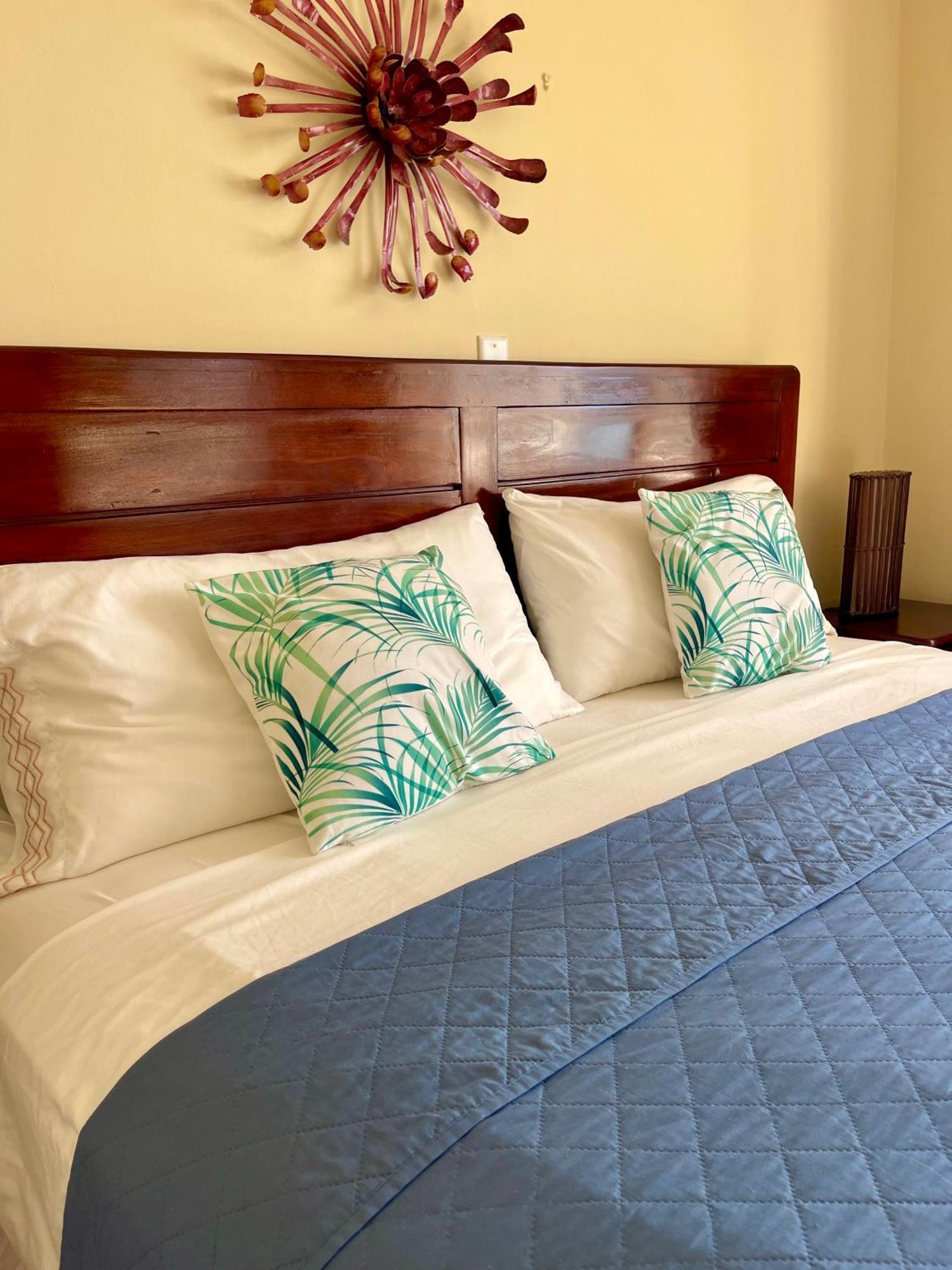 Luxury Apartments And Rooms,The Lagoons Montego Bay Exteriör bild