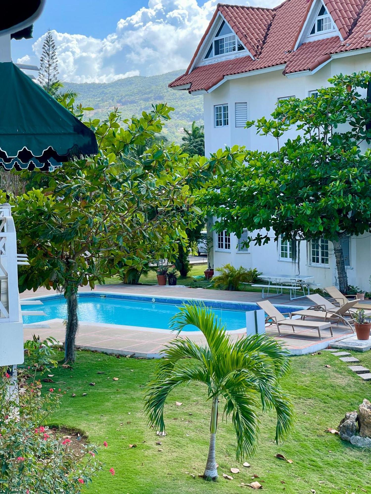 Luxury Apartments And Rooms,The Lagoons Montego Bay Exteriör bild