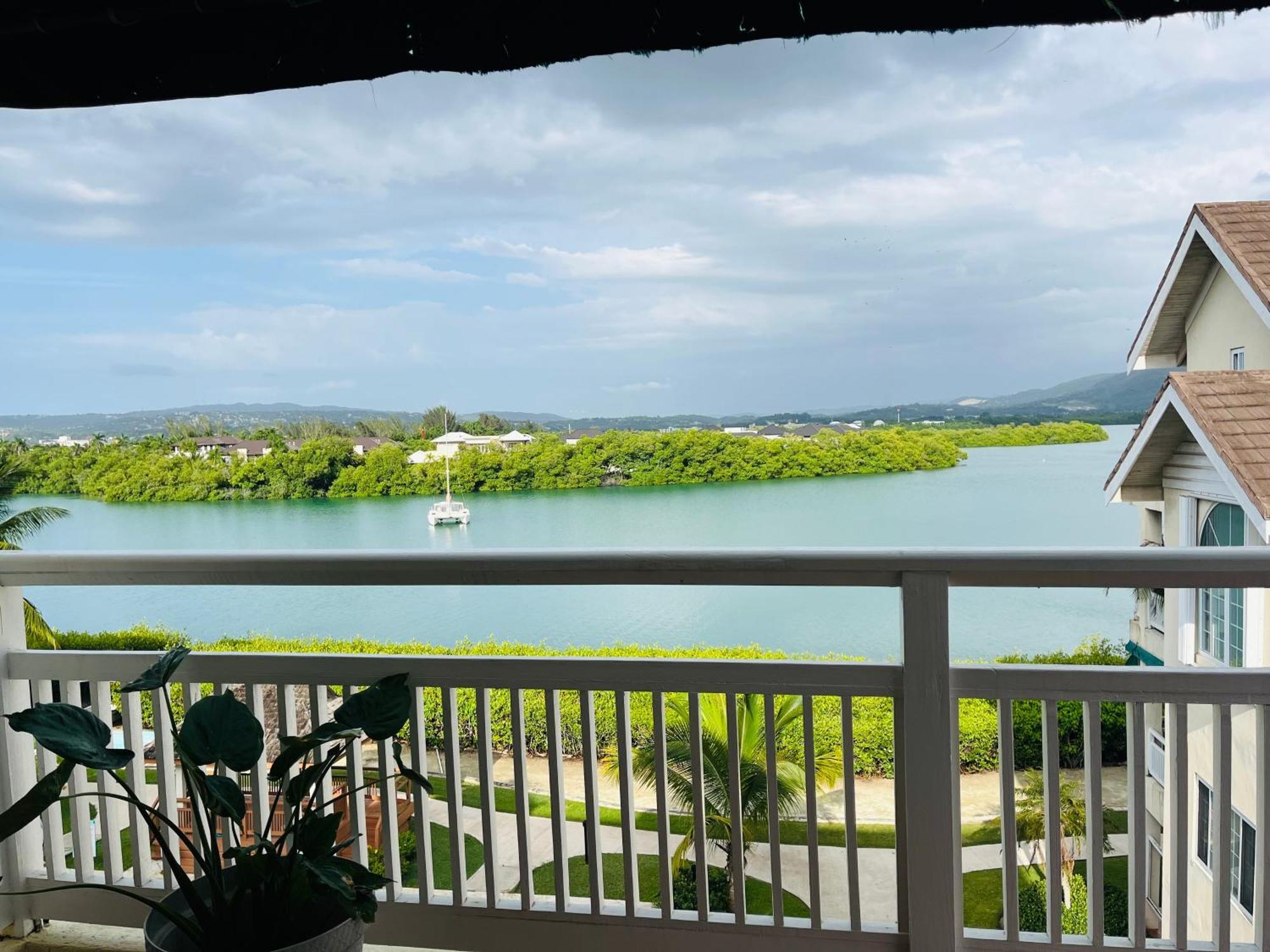 Luxury Apartments And Rooms,The Lagoons Montego Bay Exteriör bild