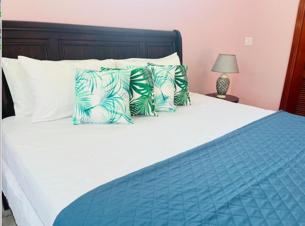 Luxury Apartments And Rooms,The Lagoons Montego Bay Exteriör bild