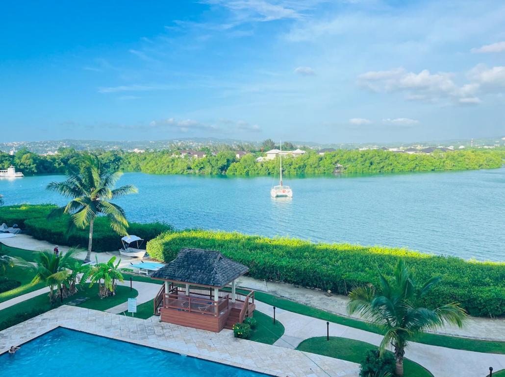 Luxury Apartments And Rooms,The Lagoons Montego Bay Exteriör bild
